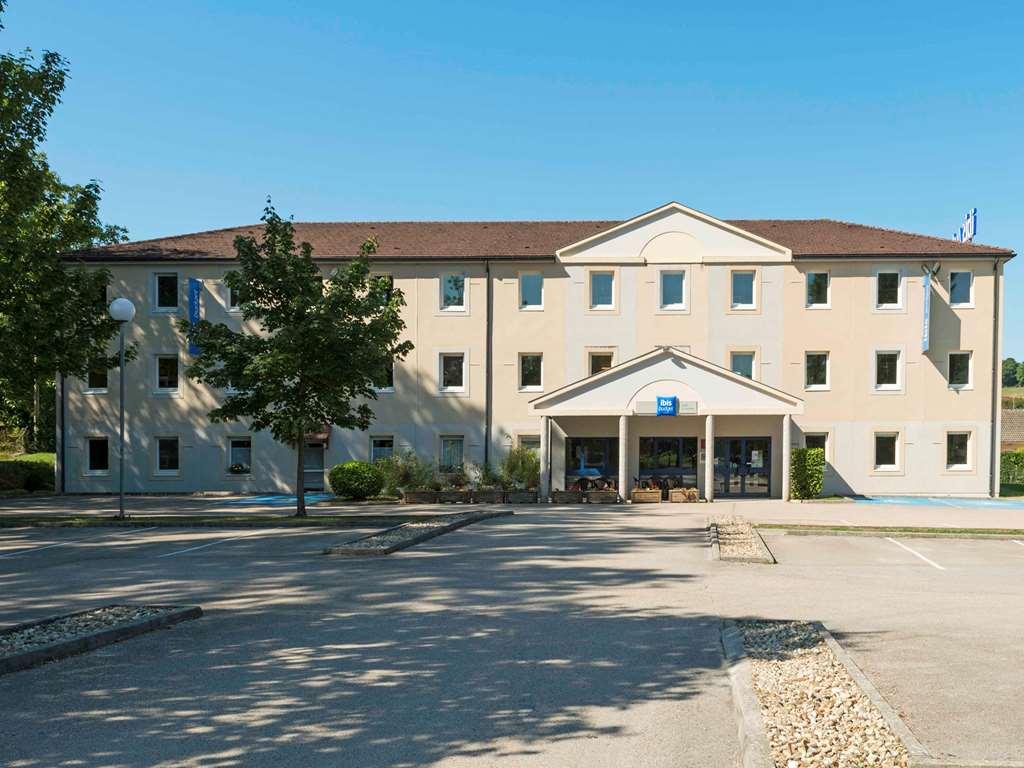 Ibis Budget Лон-ле-Соньє Екстер'єр фото
