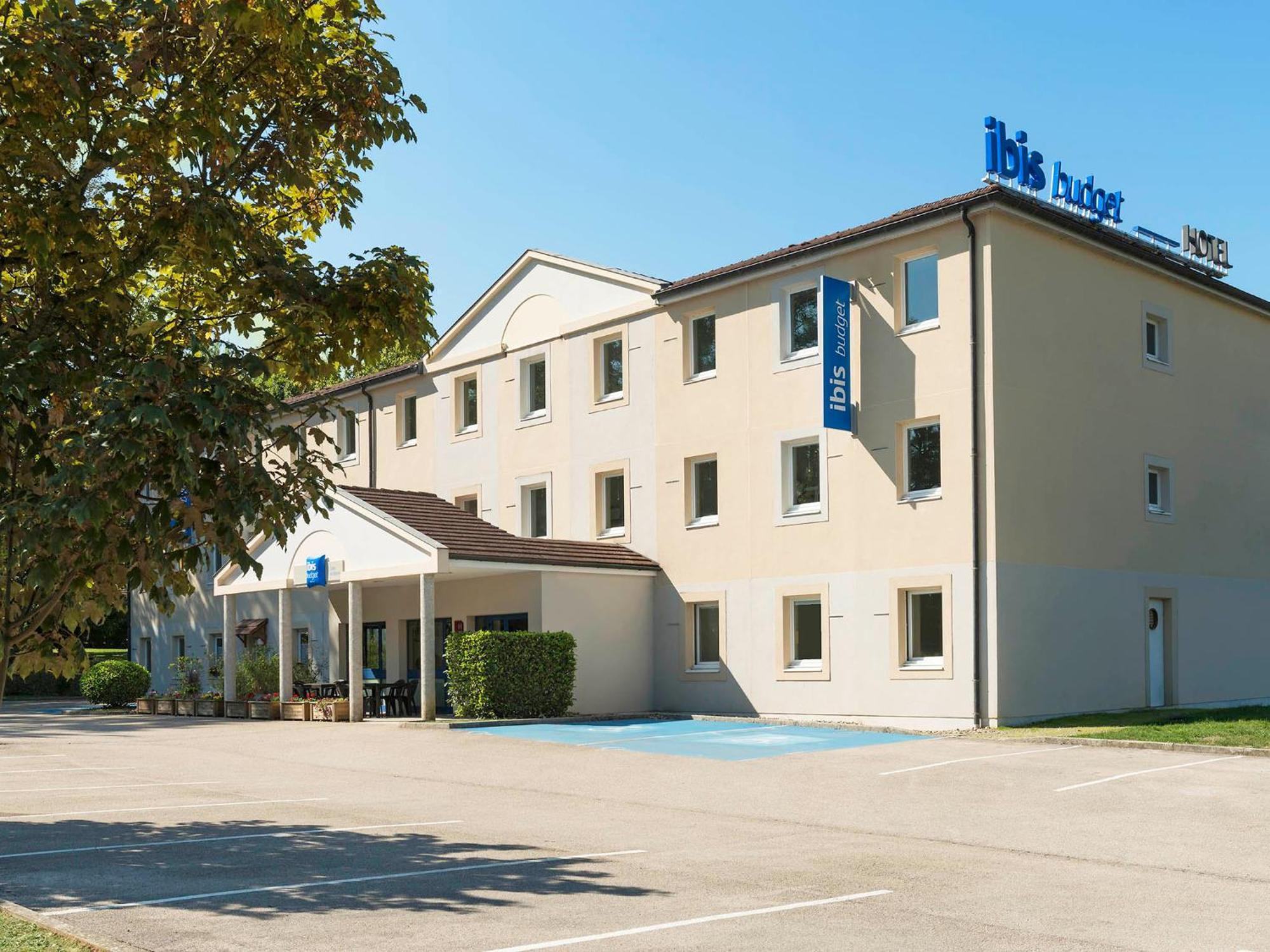Ibis Budget Лон-ле-Соньє Екстер'єр фото